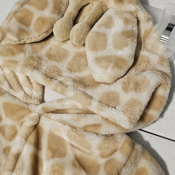 Adorable Giraffe Print Baby Robe - Picture 4 of 4